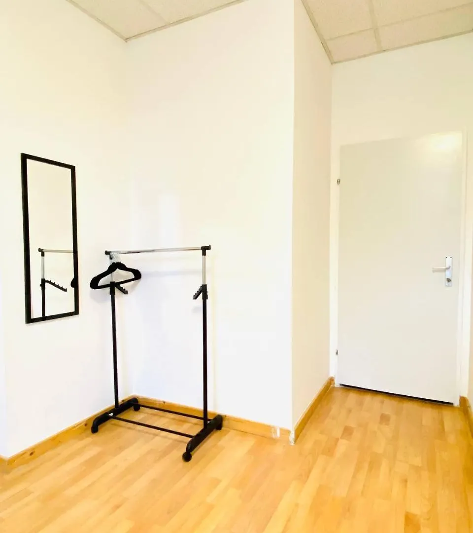 Comfortable Room In The 23Rd District Of Vienna Fr2 Homestay
